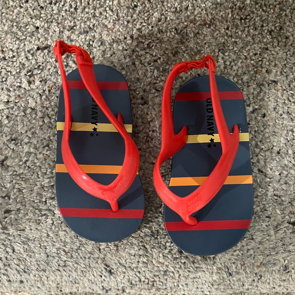 Old Navy toddler flip flops size 5